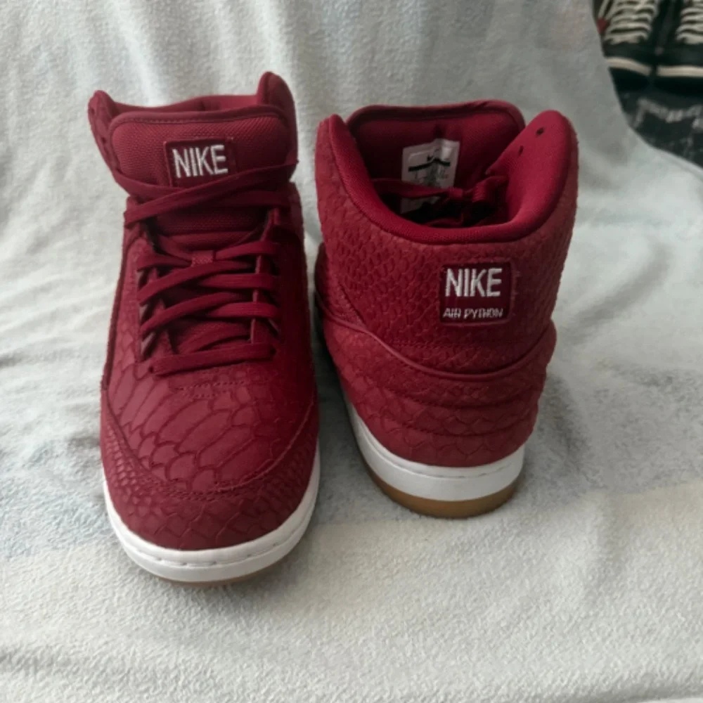 Nike Air Python - Picture 2 of 3